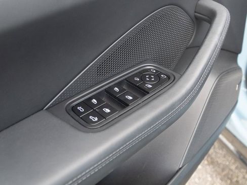 Certified 2025 Porsche Macan Electric image 17