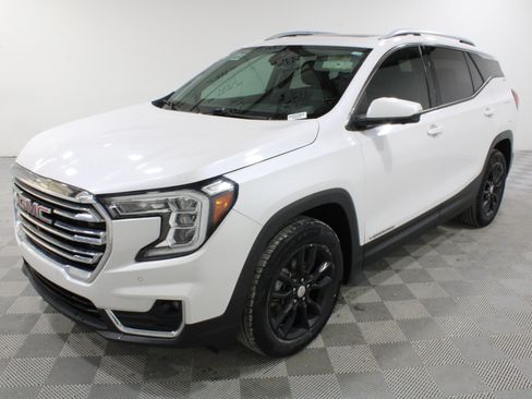 Used 2022 GMC Terrain SLT w/ Infotainment Package II AWD/4WD image 32