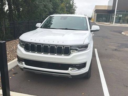Used 2022 Jeep Wagoneer Series III AWD/4WD image 9