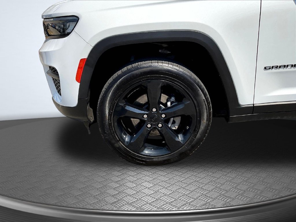 Used 2022 Jeep Grand Cherokee Altitude AWD/4WD image 34