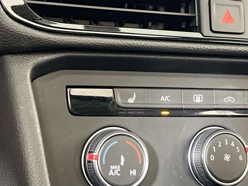 Used 2022 Volkswagen Taos SE AWD/4WD image 19
