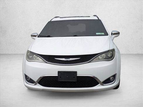 Used 2018 Chrysler Pacifica Limited FWD image 2