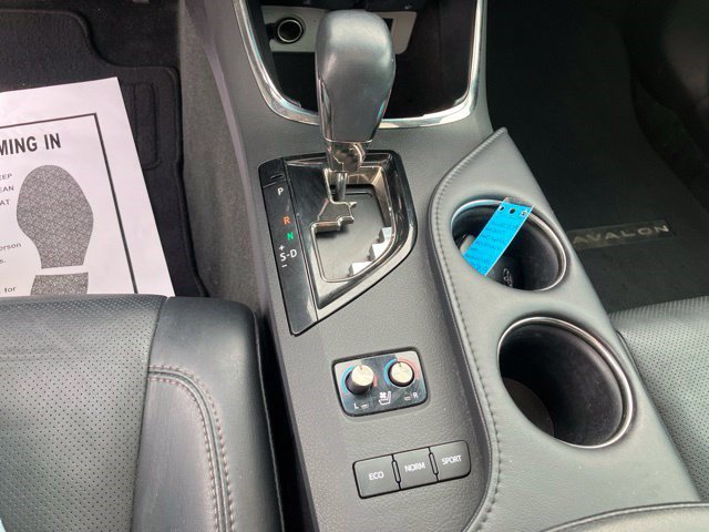 Used 2017 Toyota Avalon Limited FWD image 19