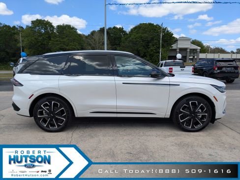 New 2026 Lincoln Nautilus Reserve image 5