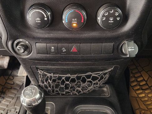 Used 2014 Jeep Wrangler Sport w/ Quick Order Package 24S AWD/4WD image 17