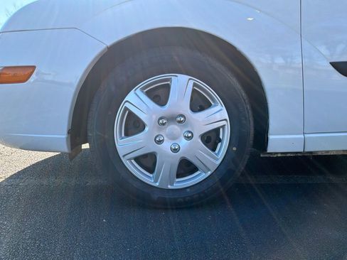 Used 2005 Ford Focus ZX4 Sedan image 28