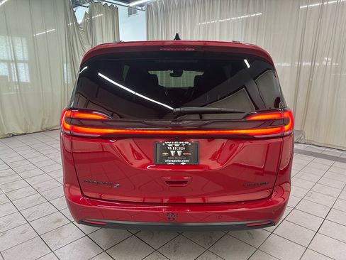 Used 2026 Chrysler Pacifica Limited w/ S Appearance Package FWD image 6