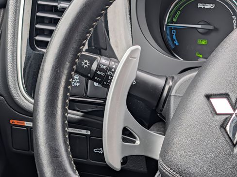 Used 2019 Mitsubishi Outlander SEL AWD/4WD image 18
