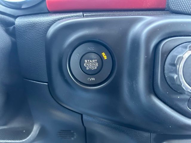 Used 2021 Jeep Wrangler Unlimited Rubicon w/ Dual Top Group AWD/4WD image 39