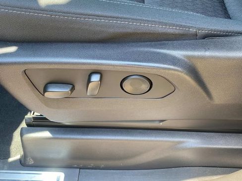 Used 2023 Chevrolet Silverado 1500 LT AWD/4WD image 15
