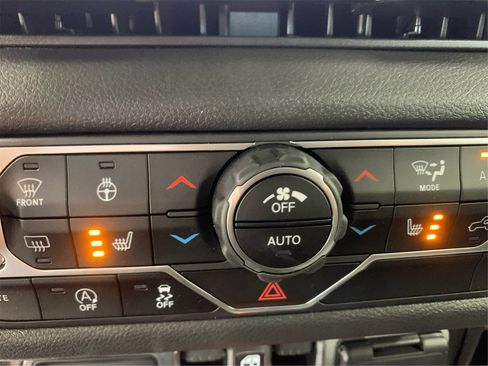 Used 2025 Jeep Wrangler Sport S image 31