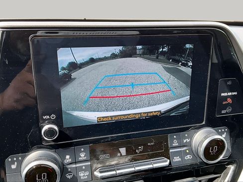 Used 2023 Toyota Highlander XLE FWD image 27
