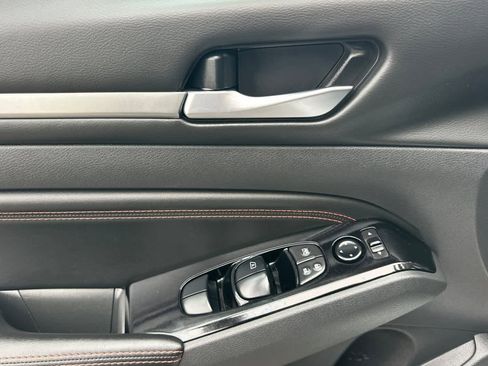 Used 2023 Nissan Altima 2.5 SR image 13