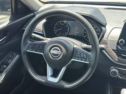 Used 2025 Nissan Altima 2.5 SV FWD image 25