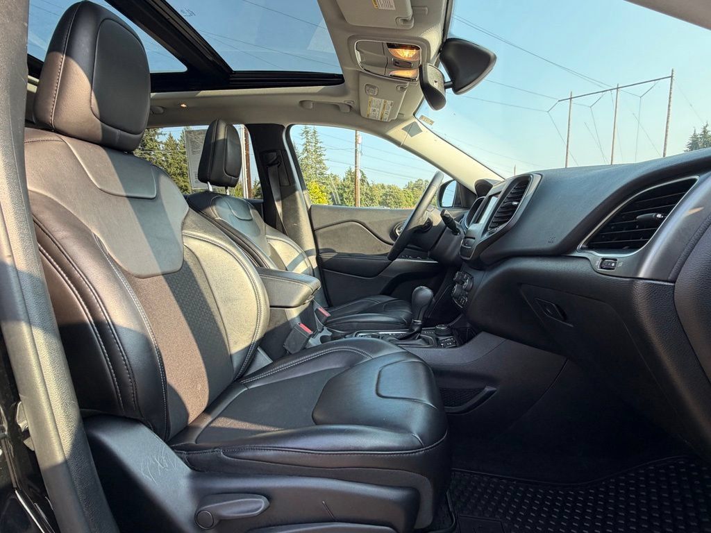 Used 2019 Jeep Cherokee Latitude Plus w/ Comfort/Convenience Group AWD/4WD image 33