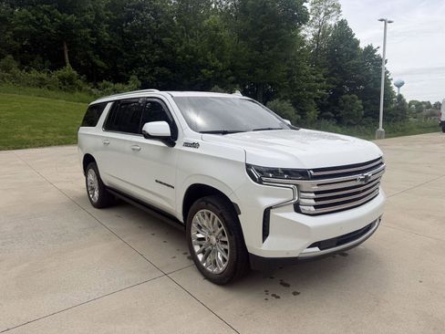Used 2024 Chevrolet Suburban High Country w/ Premium Package AWD/4WD image 7