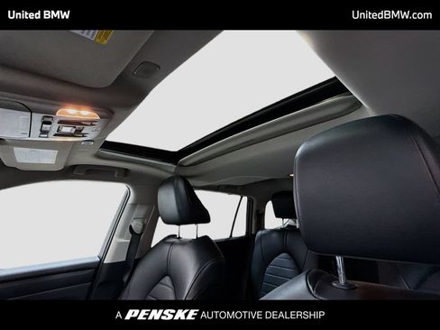 Used 2023 Toyota Highlander XLE FWD image 11