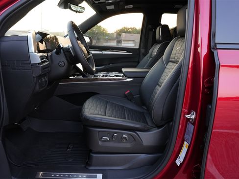 New 2025 Cadillac Escalade Sport Platinum w/ LPO, ONYX Package image 17