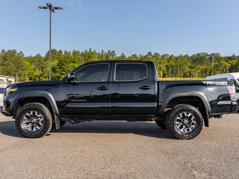 Used 2022 Toyota Tacoma TRD Off-Road w/ Technology Package AWD/4WD image 4