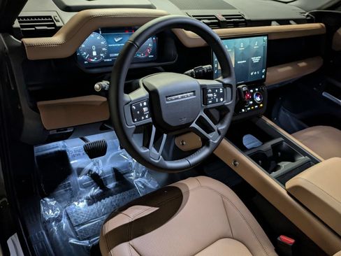 New 2026 Land Rover Defender 110 X-Dynamic SE AWD/4WD image 16