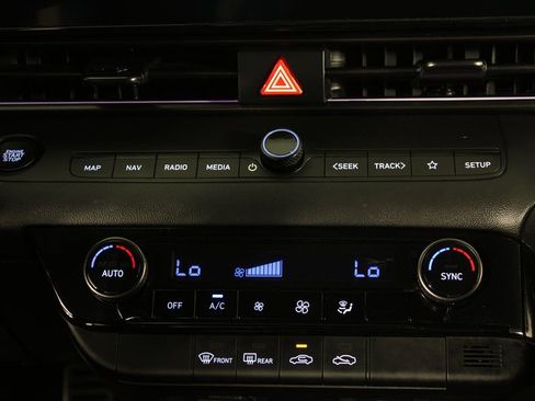 Certified 2025 Hyundai Elantra SEL image 20