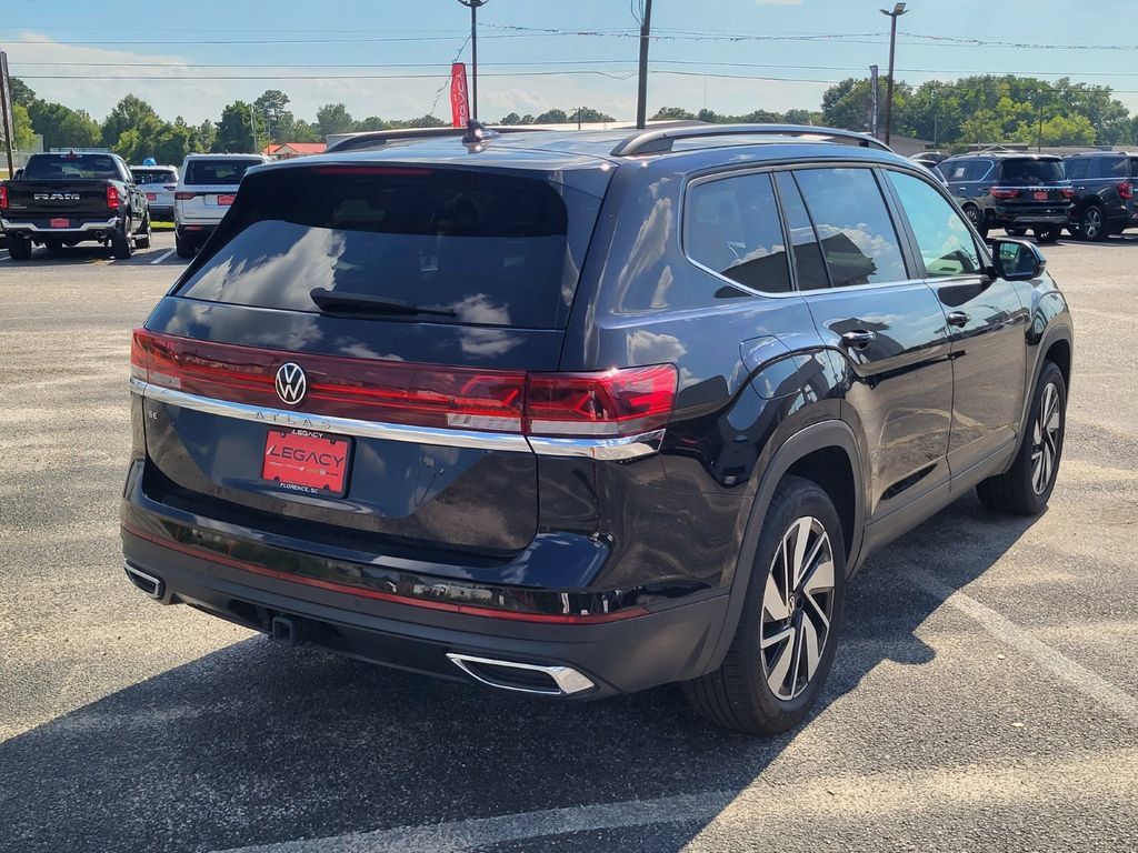 Used 2025 Volkswagen Atlas SE FWD image 2
