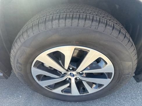Used 2025 Subaru Outback Premium AWD/4WD image 29