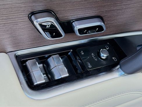 New 2026 Land Rover Range Rover Long Wheelbase SE image 24