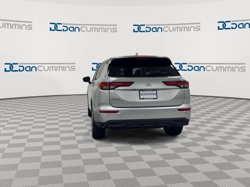 Used 2024 Mitsubishi Outlander ES AWD/4WD image 7