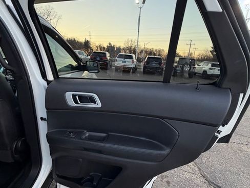 Used 2015 Ford Explorer XLT w/ Equipment Group 202B image 17