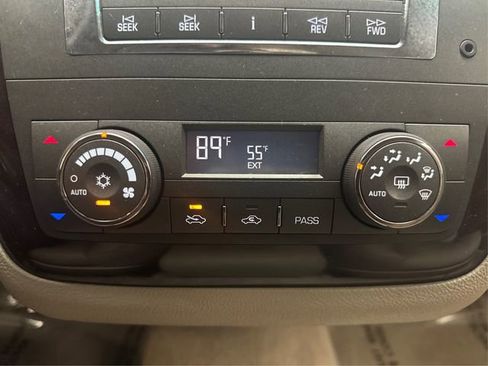 Used 2009 Cadillac DTS Base w/ Trunk Convenience Package image 28