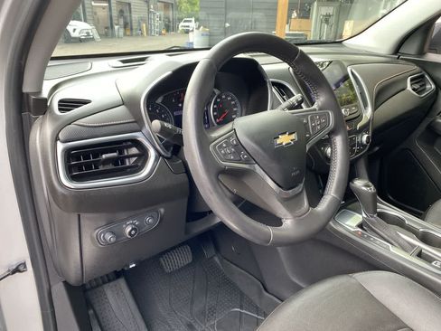 Used 2021 Chevrolet Equinox Premier FWD image 2