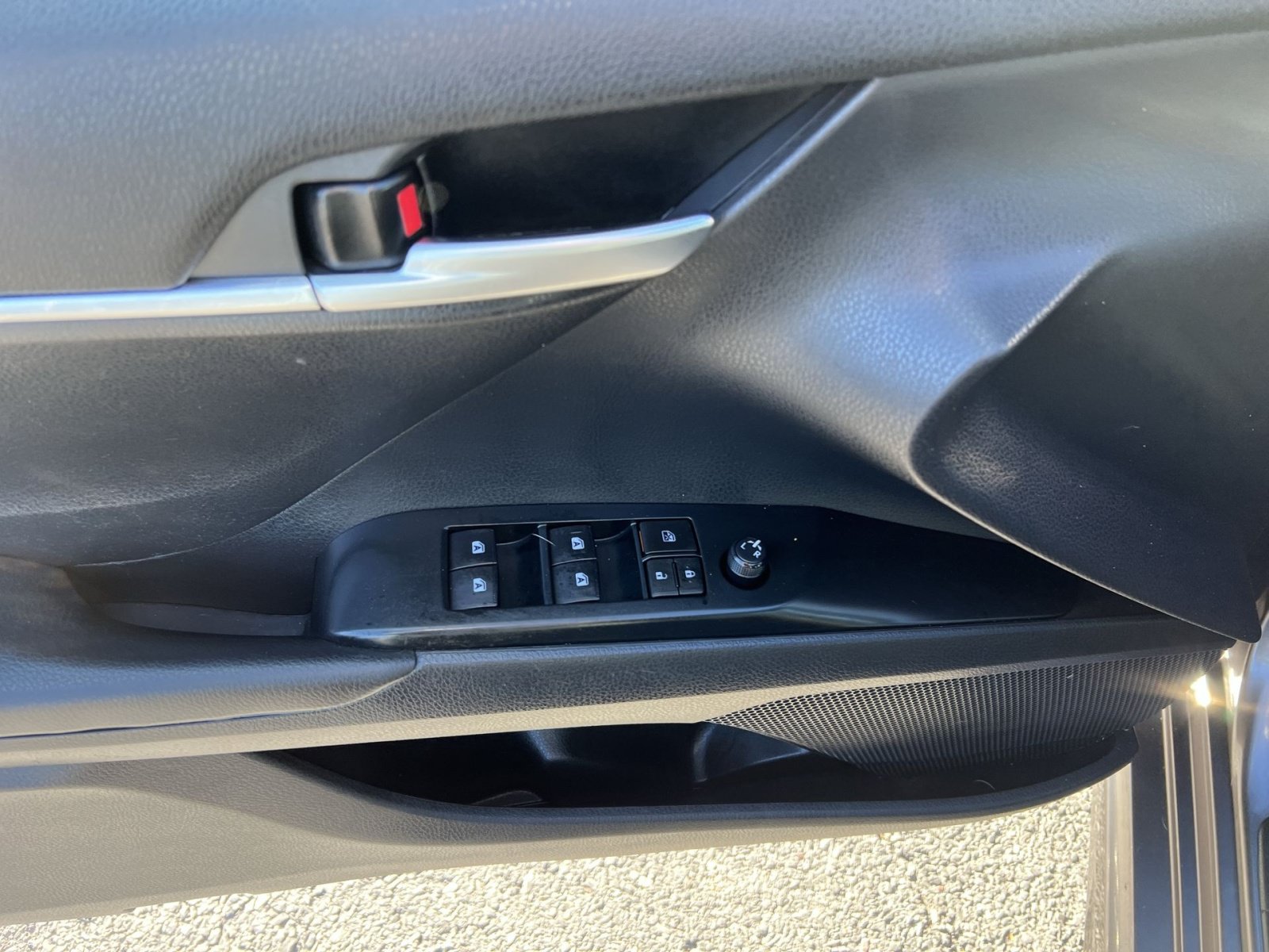 Used 2020 Toyota Camry SE FWD image 15