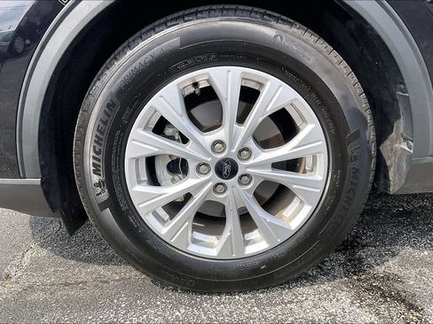 Used 2020 Ford Explorer XLT w/ Equipment Group 202A AWD/4WD image 8