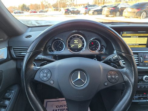 Used 2010 Mercedes-Benz E 550 4MATIC Sedan image 12