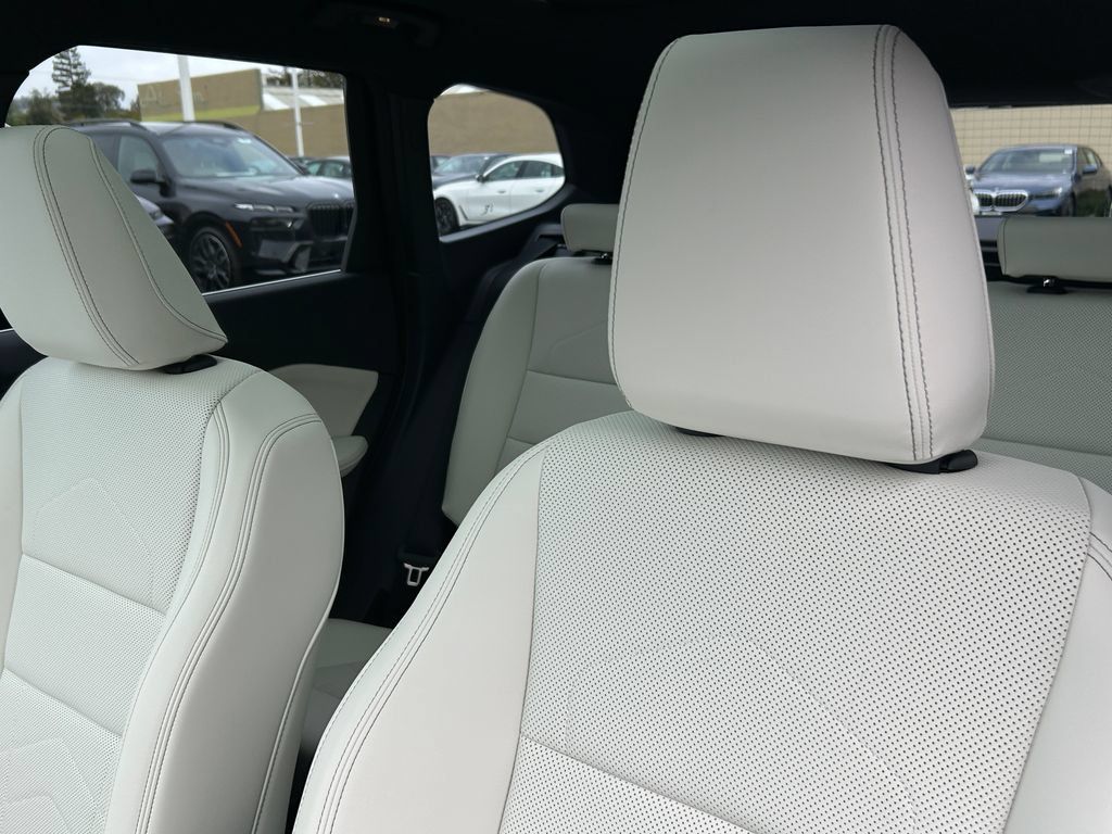 Used 2026 BMW X1 xDrive28i w/ Technology Package AWD/4WD image 14