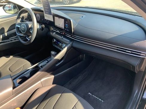 Certified 2023 Hyundai Elantra SEL w/ Convenience Package FWD image 11