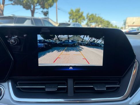 Used 2025 Chevrolet Trax LT FWD image 21