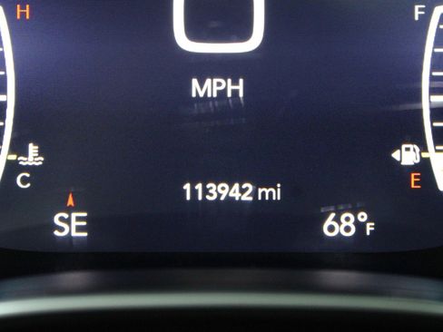 Used 2018 Chrysler Pacifica Limited w/ Advanced Safetytec Group FWD image 45