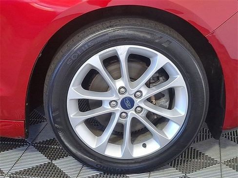 Used 2020 Ford Fusion SE image 12