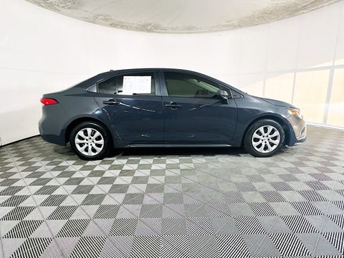 Used 2025 Toyota Corolla LE FWD image 2