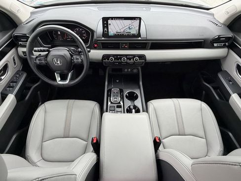 Used 2025 Honda Pilot Touring image 14