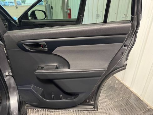 Used 2023 Toyota Highlander LE FWD image 24