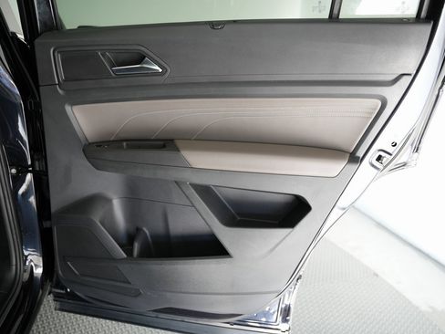 Used 2022 Volkswagen Atlas SE image 42