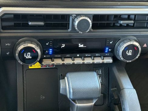 Used 2025 Toyota 4Runner 4WD image 32