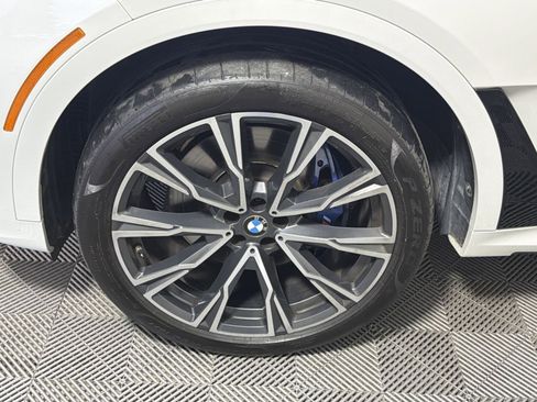 Used 2022 BMW X7 M50i w/ Dynamic Handling Package image 12