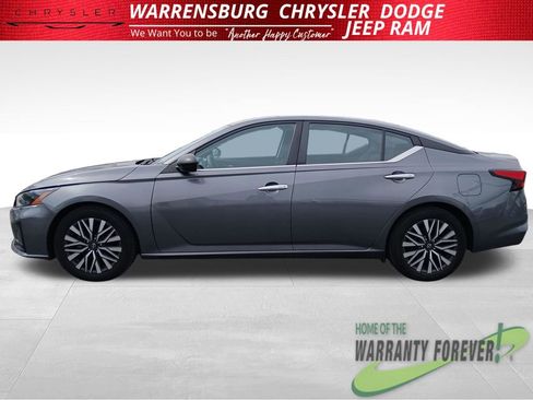 Used 2024 Nissan Altima 2.5 SV FWD image 7
