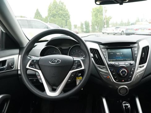 Used 2016 Hyundai Veloster FWD image 10