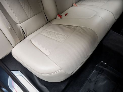 Used 2020 BMW 740i w/ Premium Package image 34