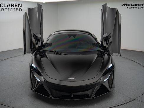 Used 2024 McLaren Artura image 10